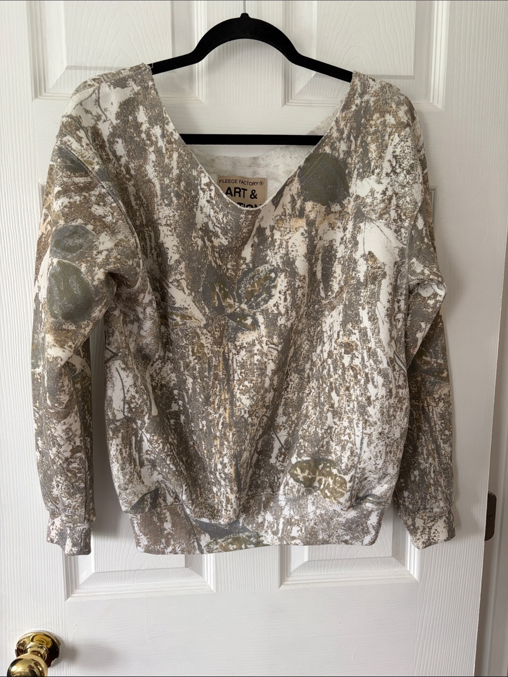 Women's V-Neck Pullover Sweatshirt in Neutral Print